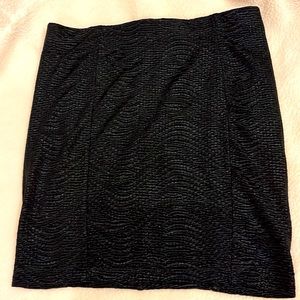 GUESS wm Mini Skirt, sz 6 Shimmery slightly runched, fully lined.